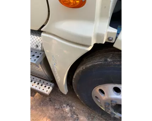 Freightliner Cascadia 125 Fender Extension