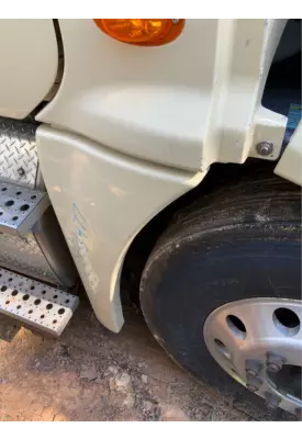 Freightliner Cascadia 125 Fender Extension