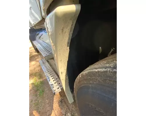 Freightliner Cascadia 125 Fender Extension