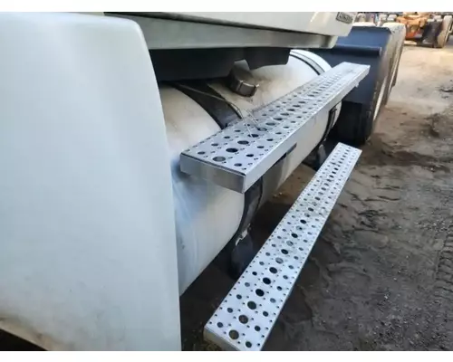 Freightliner Cascadia 125 Fuel Tank