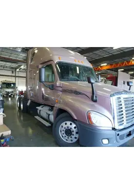 Freightliner Cascadia 125 Mirror (Side View)