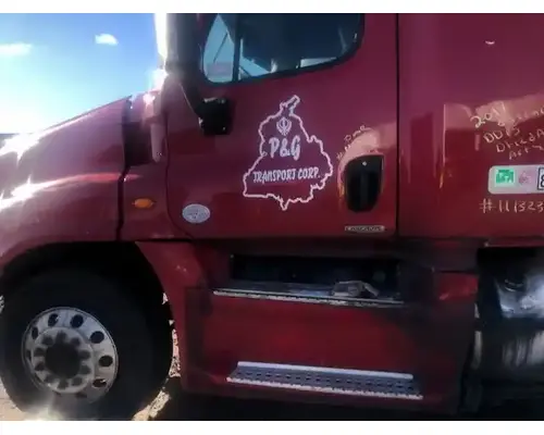 Freightliner Cascadia 125 Mirror (Side View)