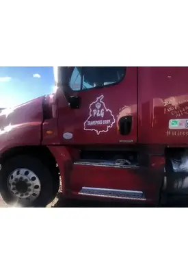 Freightliner Cascadia 125 Mirror (Side View)