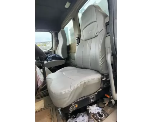 Freightliner Cascadia 125 Seat, Front