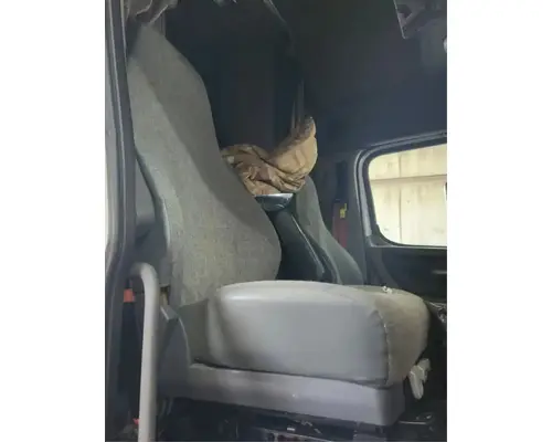 Freightliner Cascadia 125 Seat, Front