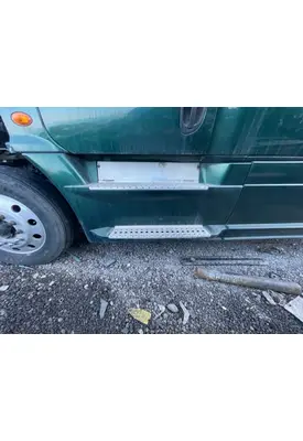 Freightliner Cascadia 125 Side Fairing