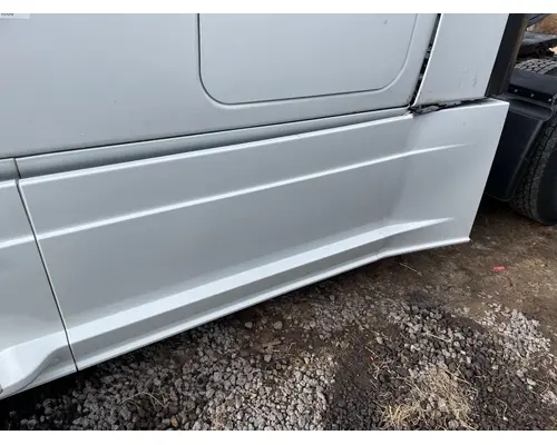 Freightliner Cascadia 125 Side Fairing