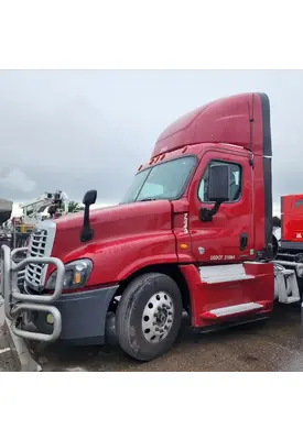 Freightliner Cascadia 125 Side Fairing