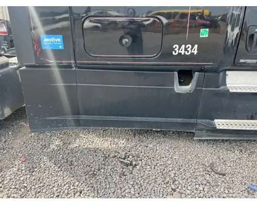 Freightliner Cascadia 125 Side Fairing