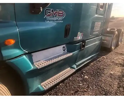 Freightliner Cascadia 125 Side Fairing