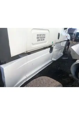 Freightliner Cascadia 125 Side Fairing