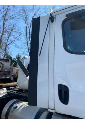 Freightliner Cascadia 125 Side Fairing