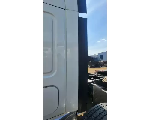 Freightliner Cascadia 125 Side Fairing