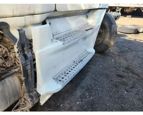 Freightliner Cascadia 125 Side Fairing