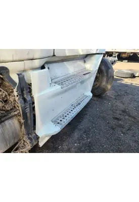 Freightliner Cascadia 125 Side Fairing