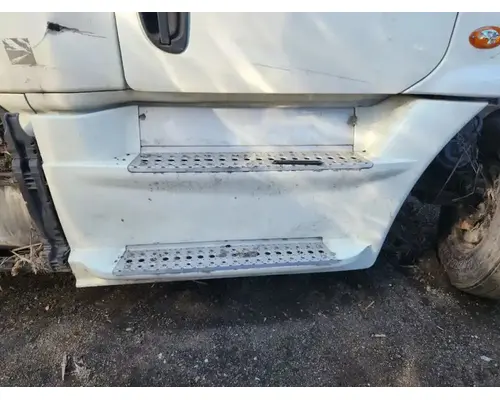 Freightliner Cascadia 125 Side Fairing