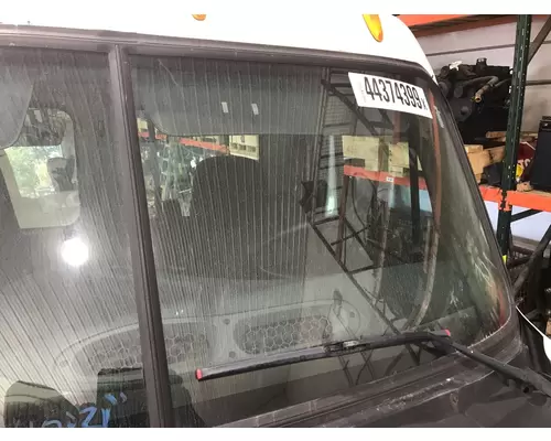 Freightliner Cascadia 125 Windshield Glass