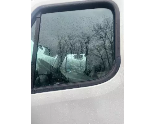 Freightliner Cascadia 125 Windshield Glass