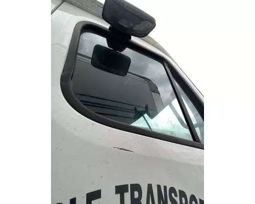 Freightliner Cascadia 125 Windshield Glass