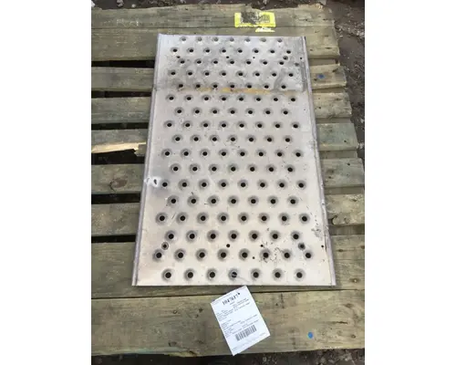 Catwalk FREIGHTLINER CASCADIA 125BBC Rydemore Heavy Duty Truck Parts Inc