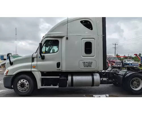 Complete Vehicle FREIGHTLINER CASCADIA 125BBC 2679707 Ontario Inc