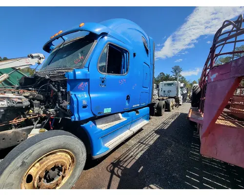 Fender FREIGHTLINER CASCADIA 125BBC Crest Truck Parts