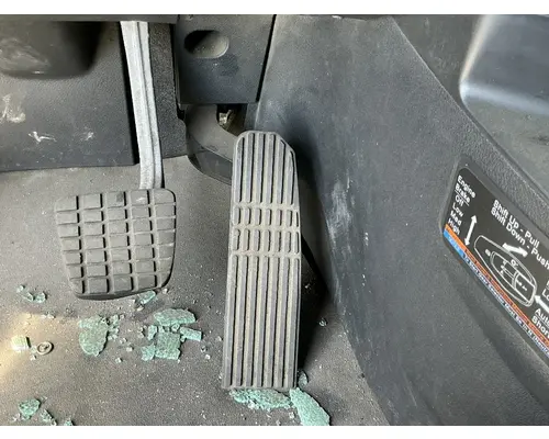 Accelerator Parts FREIGHTLINER Cascadia 126 Geco - Fresno