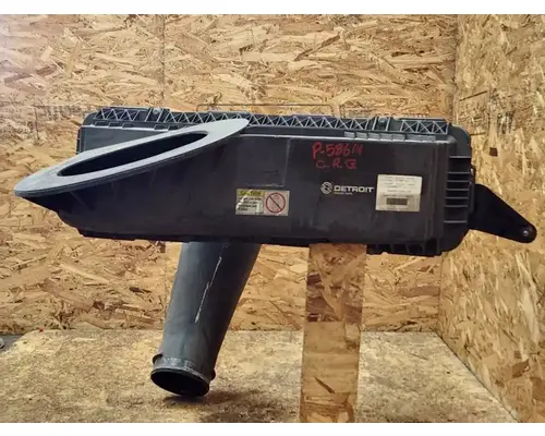 Freightliner Cascadia 126 Air Cleaner