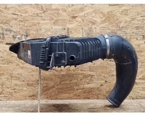 Freightliner Cascadia 126 Air Cleaner