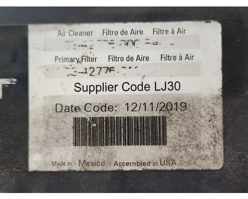 Freightliner Cascadia 126 Air Cleaner