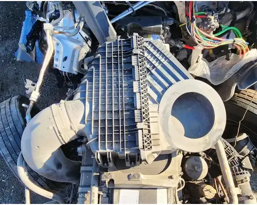 Freightliner Cascadia 126 Air Cleaner