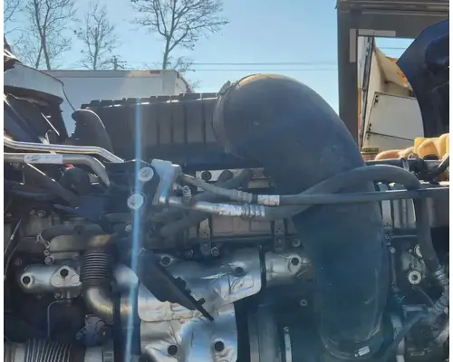 Freightliner Cascadia 126 Air Cleaner