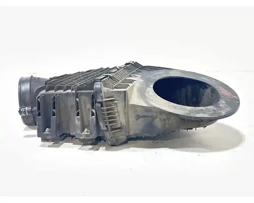 Freightliner Cascadia 126 Air Cleaner