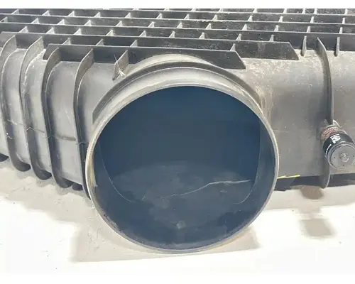 Freightliner Cascadia 126 Air Cleaner