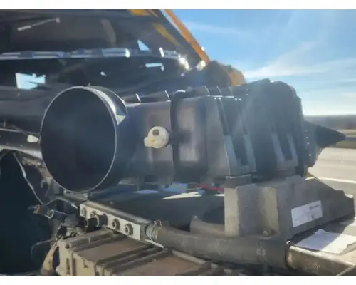 Freightliner Cascadia 126 Air Cleaner