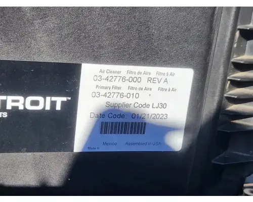 Freightliner Cascadia 126 Air Cleaner