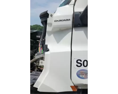 Freightliner Cascadia 126 Cowl
