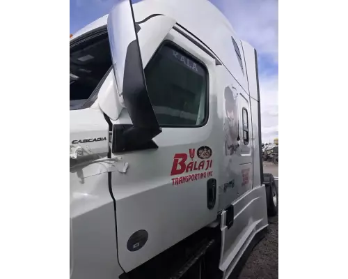 Freightliner Cascadia 126 Door Assembly, Front