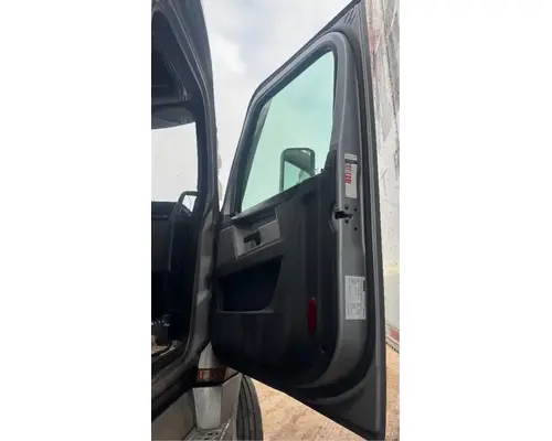 Freightliner Cascadia 126 Door Assembly, Front