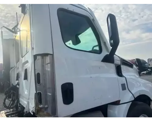 Freightliner Cascadia 126 Mirror (Side View)