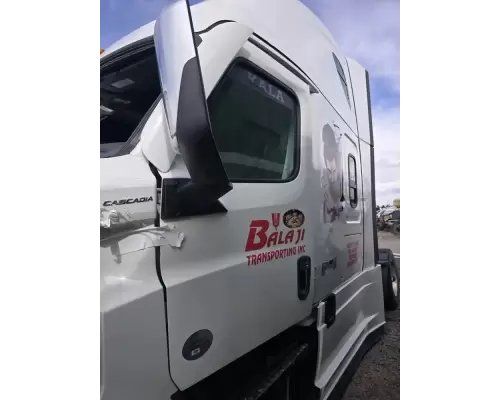 Freightliner Cascadia 126 Mirror (Side View)