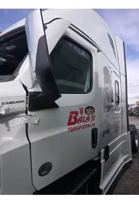 Freightliner Cascadia 126 Mirror (Side View)