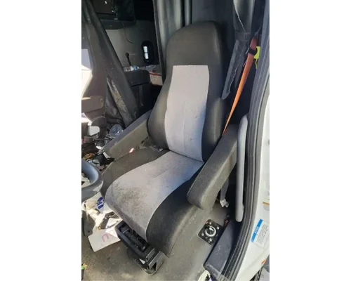 Freightliner Cascadia 126 Seat, Front