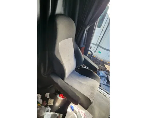 Freightliner Cascadia 126 Seat, Front