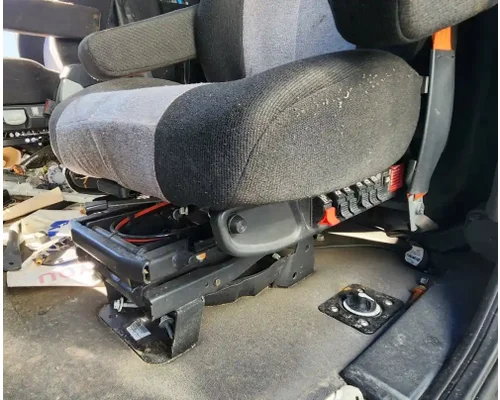 Freightliner Cascadia 126 Seat, Front