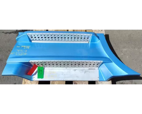 Freightliner Cascadia 126 Side Fairing