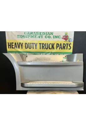 Freightliner Cascadia 126 Side Fairing