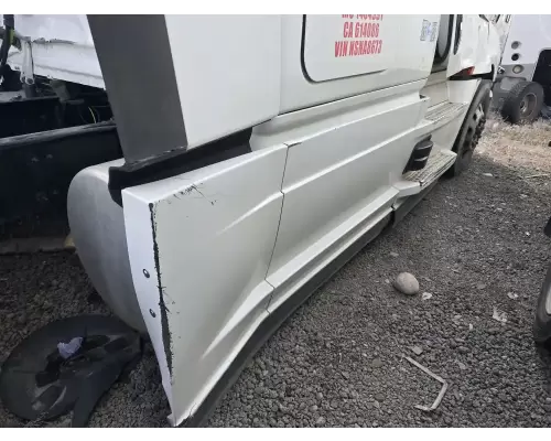 Freightliner Cascadia 126 Side Fairing