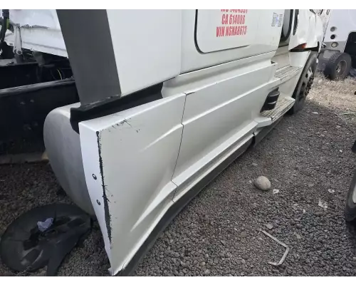 Freightliner Cascadia 126 Side Fairing