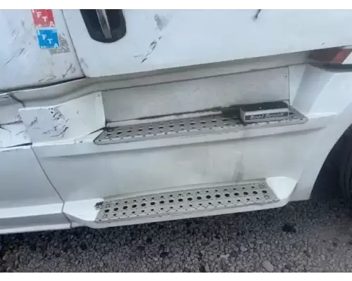 Freightliner Cascadia 126 Side Fairing